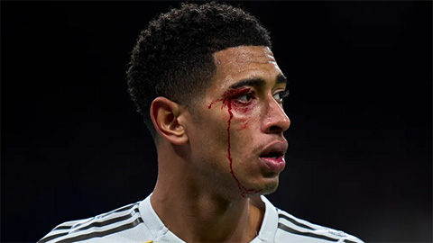 Simone Inzaghi celebrating with his Inter Milan players after beating Barcelona.